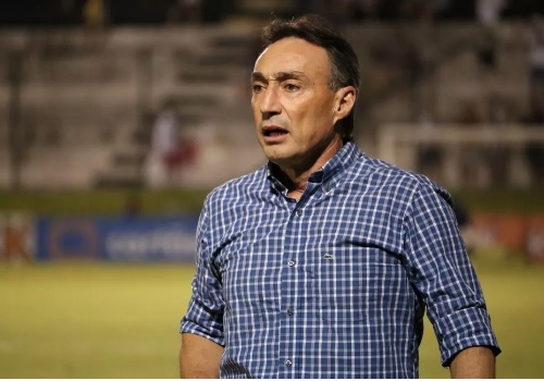 Guarani contrata o técnico Roberto Fonseca