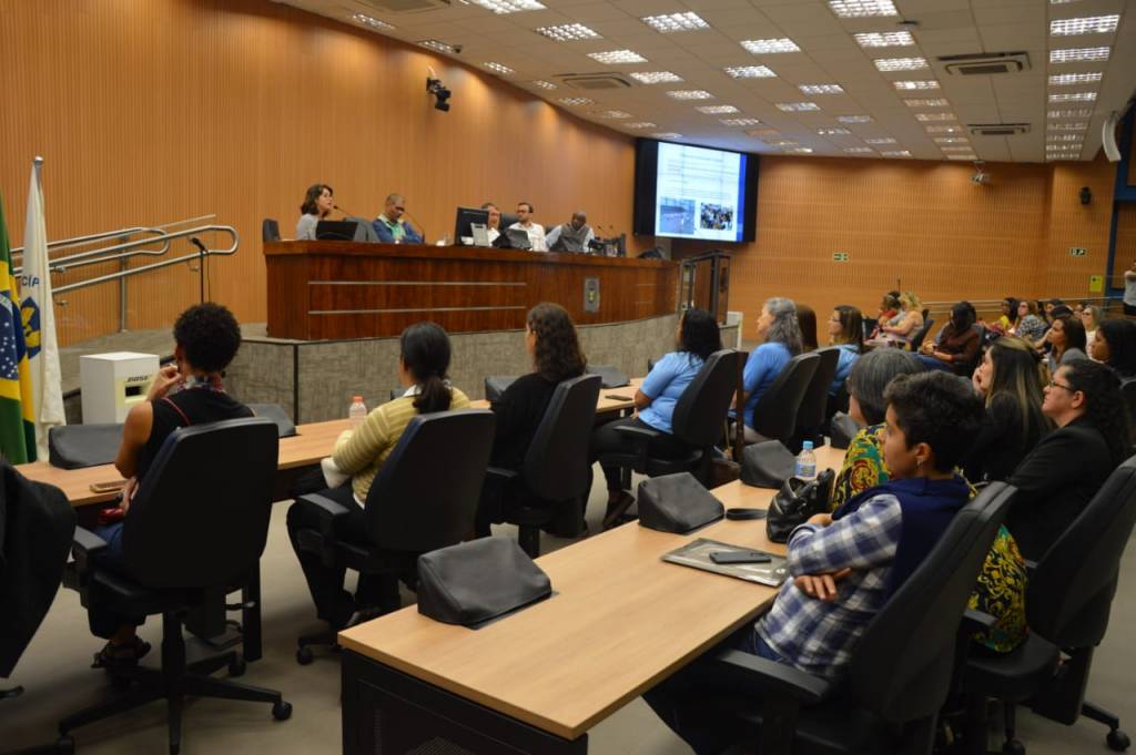 Câmara de Campinas debate inclusão de crianças autistas na educação pública