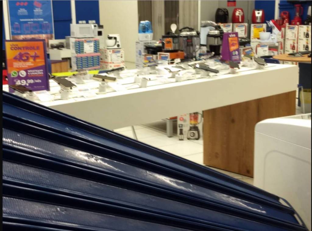 Criminosos furtam celulares de unidade das Casas Bahia em Vinhedo