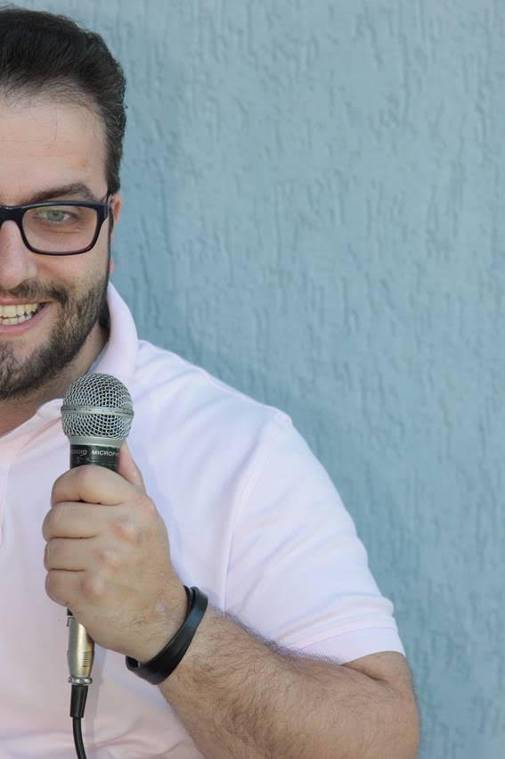 Sit-Down Comedy Flávio Chato inicia turnê de pré-lançamento do novo espetáculo em Indaiatuba