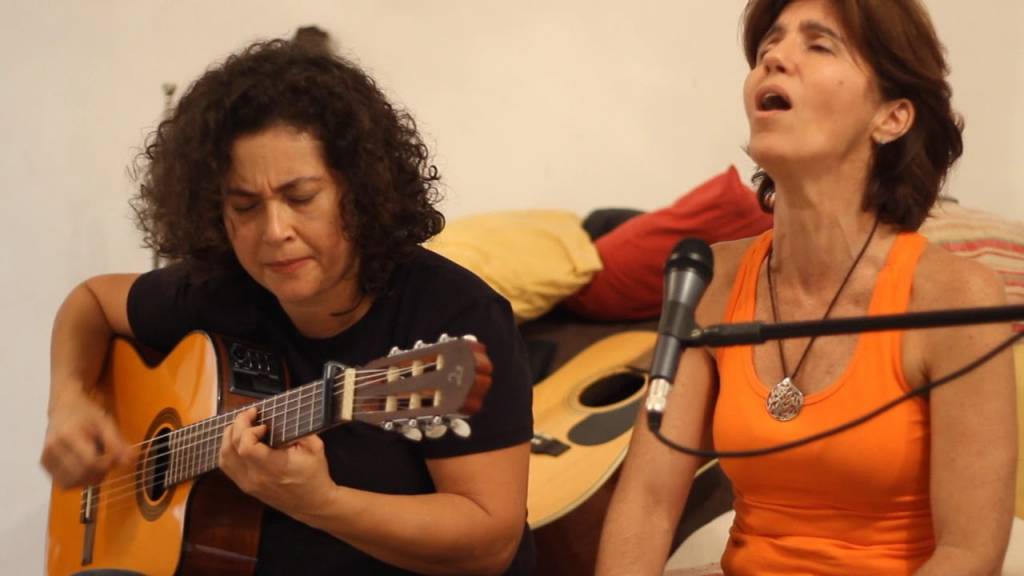 Duo Viviane Davoglio e Marta Fróes faz apresentação única no Rabeca Cultural