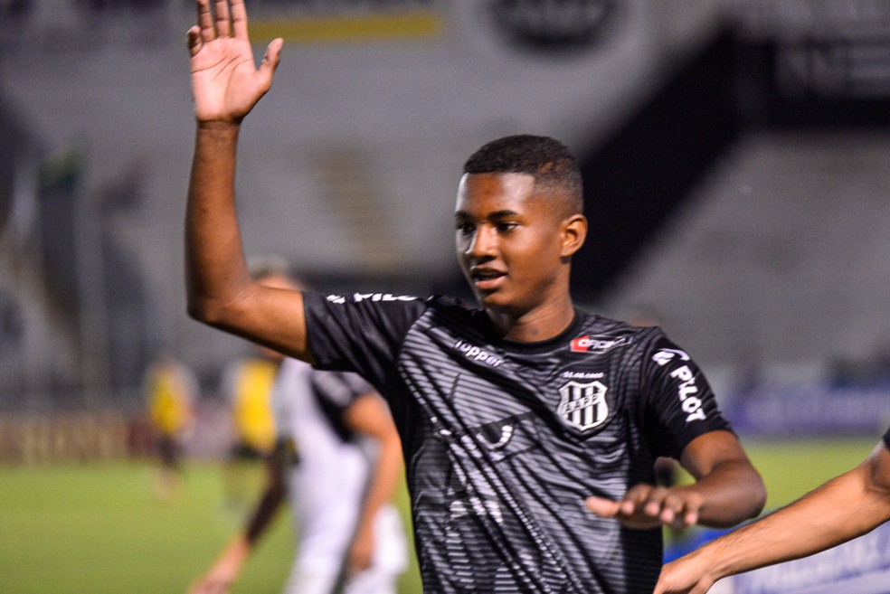 Lateral-esquerdo Abner deixa a Ponte Preta