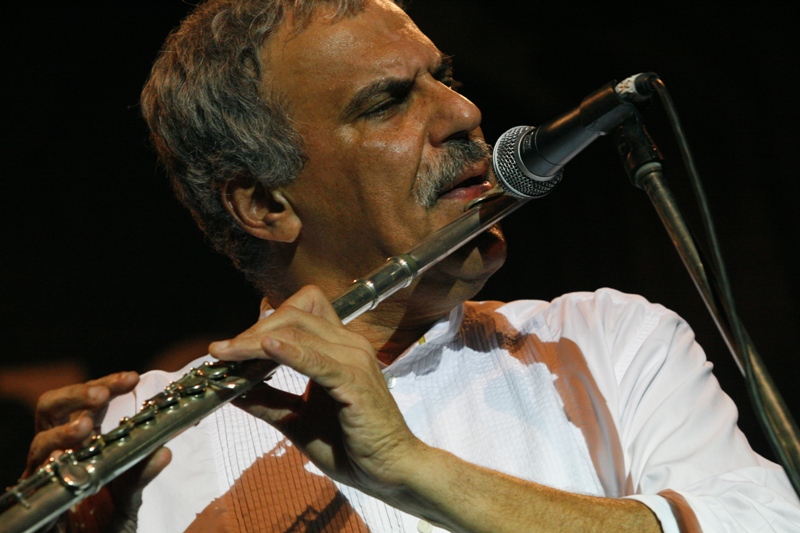 Danilo Caymmi traz o show Viva Caymmi ao Teatro Castro Mendes