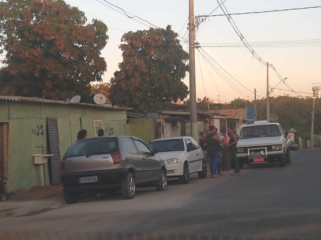 Após incêndio, moradores voltam a ocupar área na Vila Gênesis, em Campinas