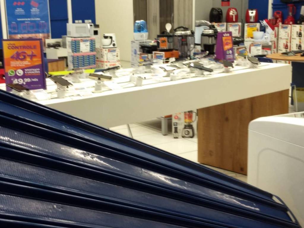 Bandidos invadem Casas Bahia em Jaguariuna