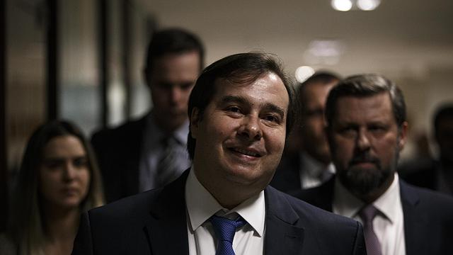 Maia pretende se reunir nesta segunda com líderes partidários para articular reforma