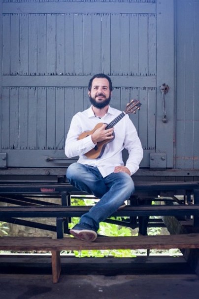 Cavaquinista Lucas Arantes participa de encontro com o público para bate papo musical sobre o chorinho