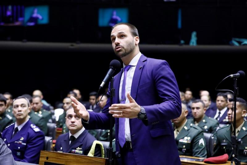 Em Paulínia, Eduardo Bolsonaro afirma ser injustas as críticas às políticas ambientais do Governo Federal