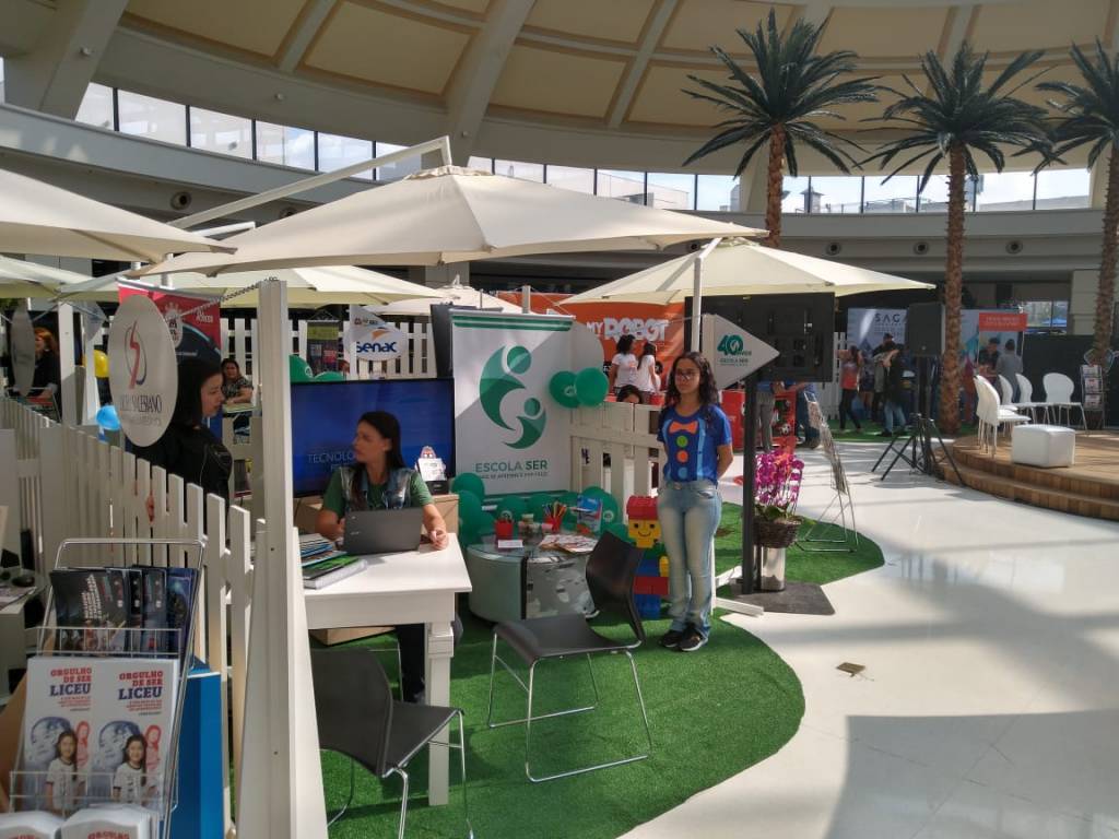 Escolas e universidades discutem novos modelos de educação na ExpoEnsino