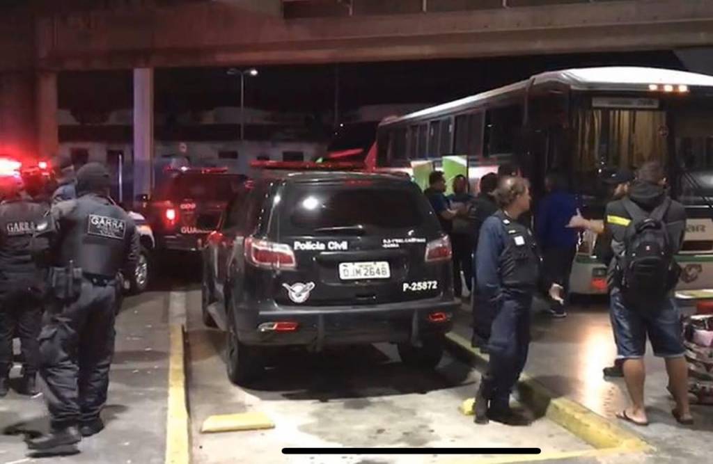 Homem é preso ao transportar mais de 90kg de drogas em ônibus clandestino