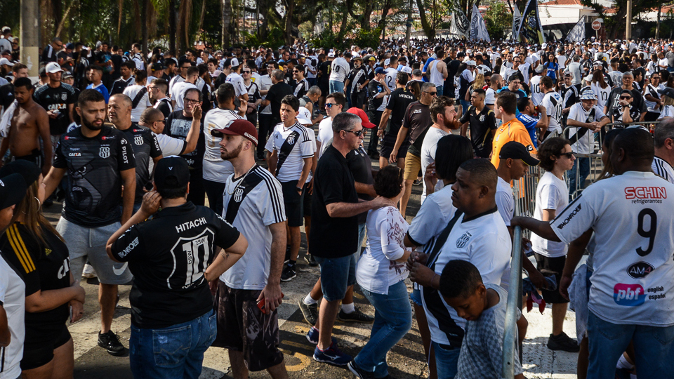 Ponte faz promoção de ingressos para jogo contra o Vila Nova
