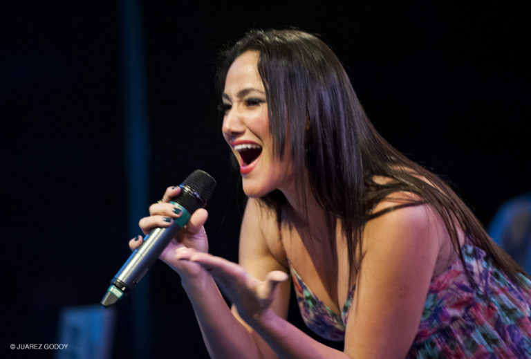 Ana Paula Moreti canta Ivan Lins no Rabeca Cultural