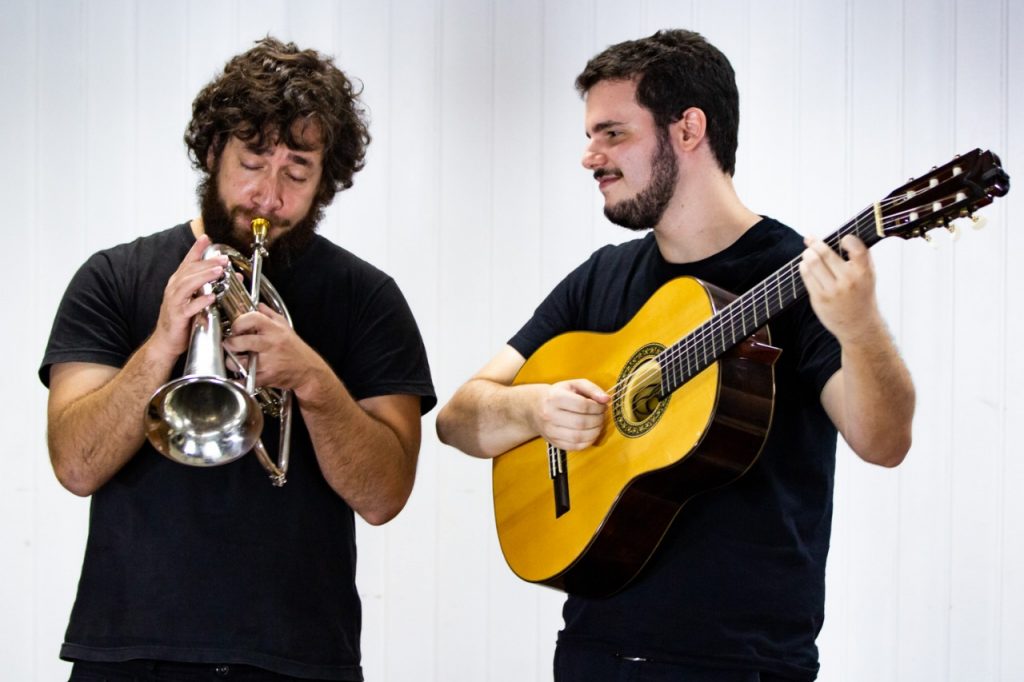 Duo Emineirando apresenta em Campinas a música instrumental inspirada no Clube da Esquina