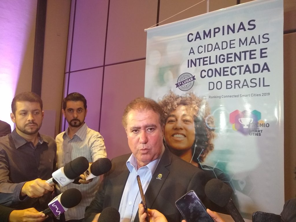 Prefeito apresenta o prêmio Cidade Mais Inteligente e Conectada do Brasil conquistado por Campinas