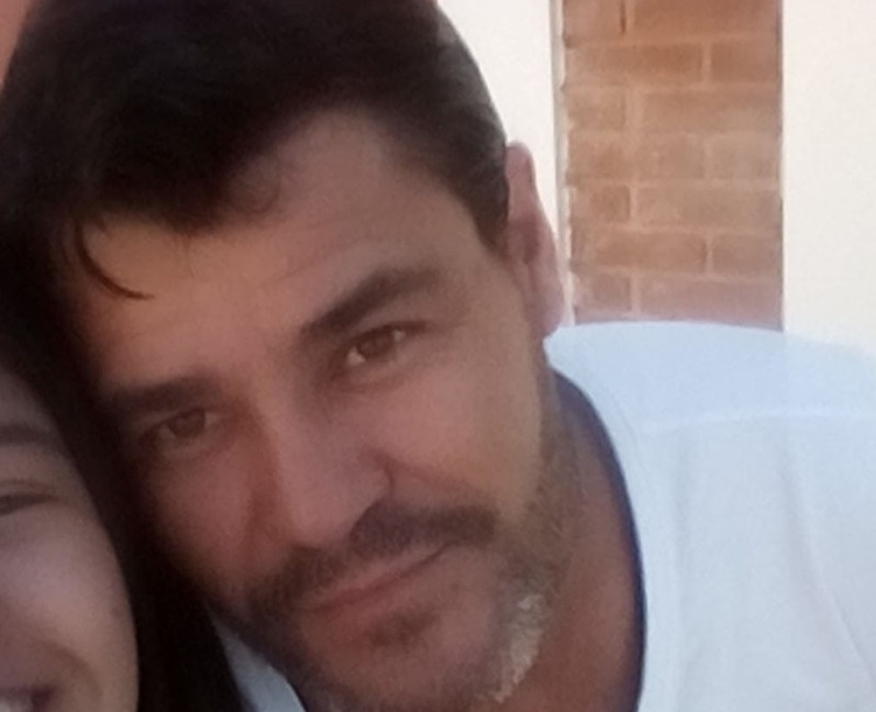 Homem morre e mulher fica em estado grave após atropelamento por carreta infantil