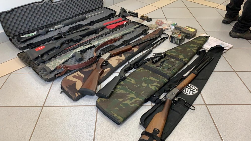 Polícia apreende arsenal e prende quadrilha suspeita de roubar  cargas de óleos 