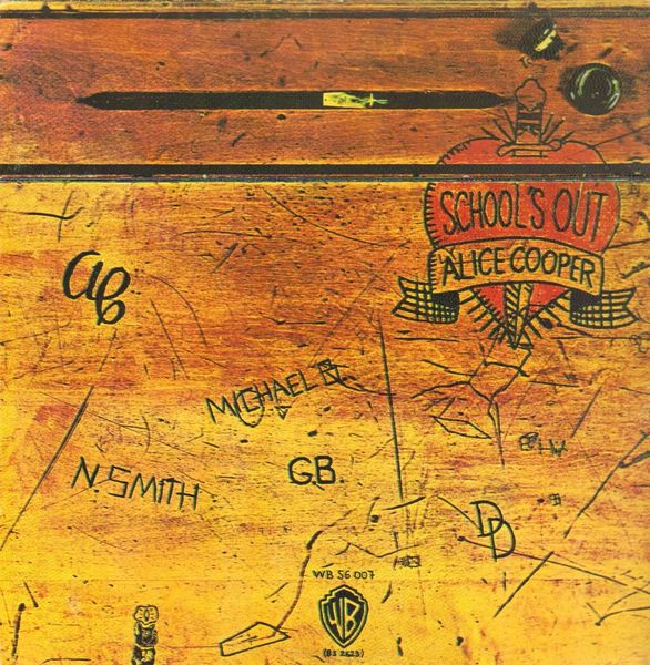 Alice Cooper com o álbum “School’s Out”