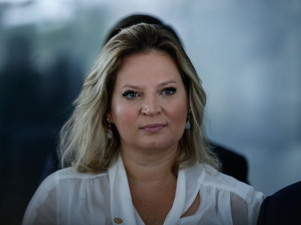 Joice Halsseman defende direito da Unicamp de se manifestar contra cortes na educação