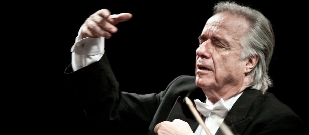 Maestro João Carlos Martins lança livro com trechos da própria vida