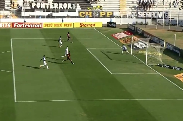 Com um jogador a mais, Ponte Preta perde para o Vitória