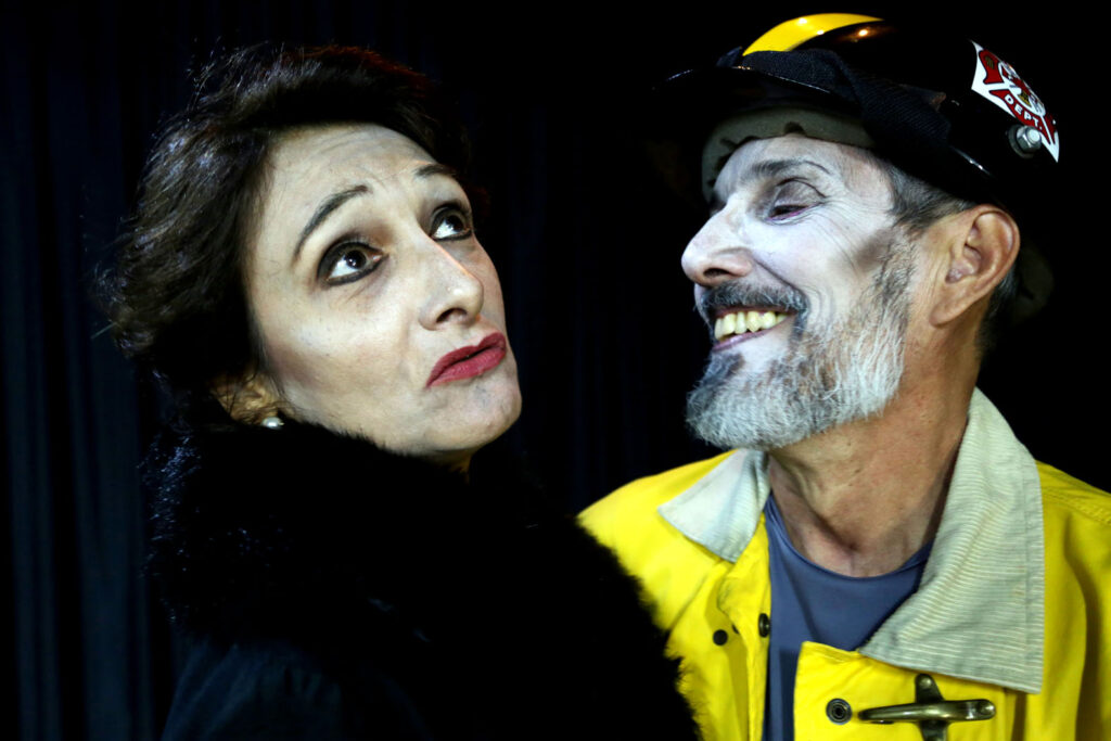 Grupo de Teatro Evolução estreia clássico do absurdo no Téspis