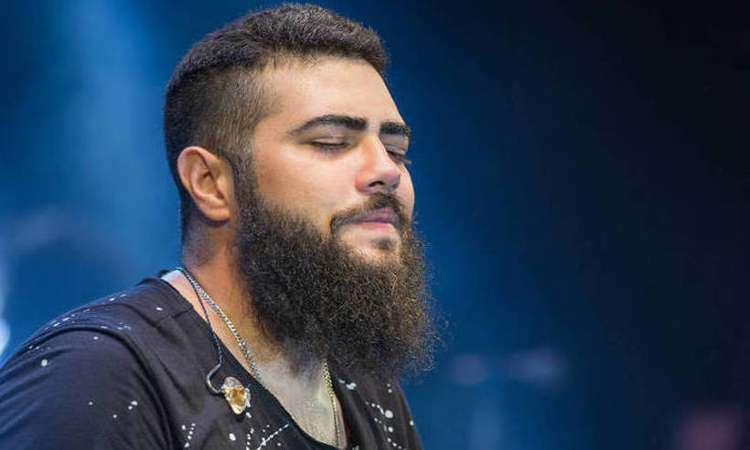 Henrique, da dupla Henrique & Juliano sacrifica seu próprio touro, por segurança