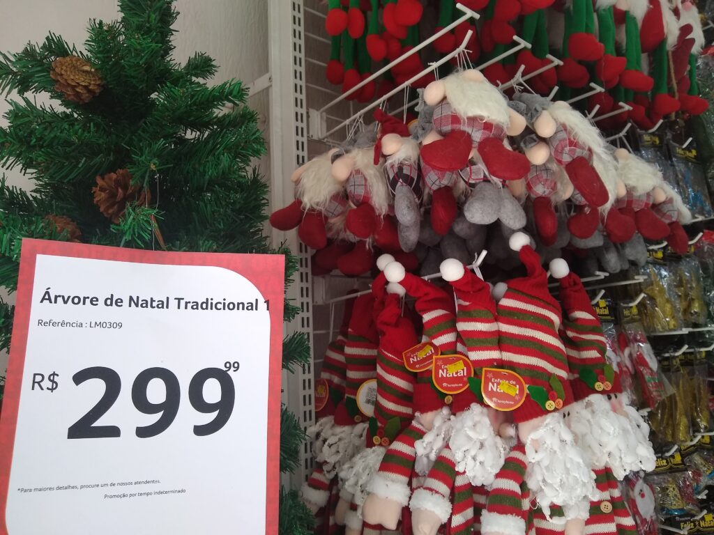 Comércio estima aumento de 15% nas vendas de enfeites natalinos