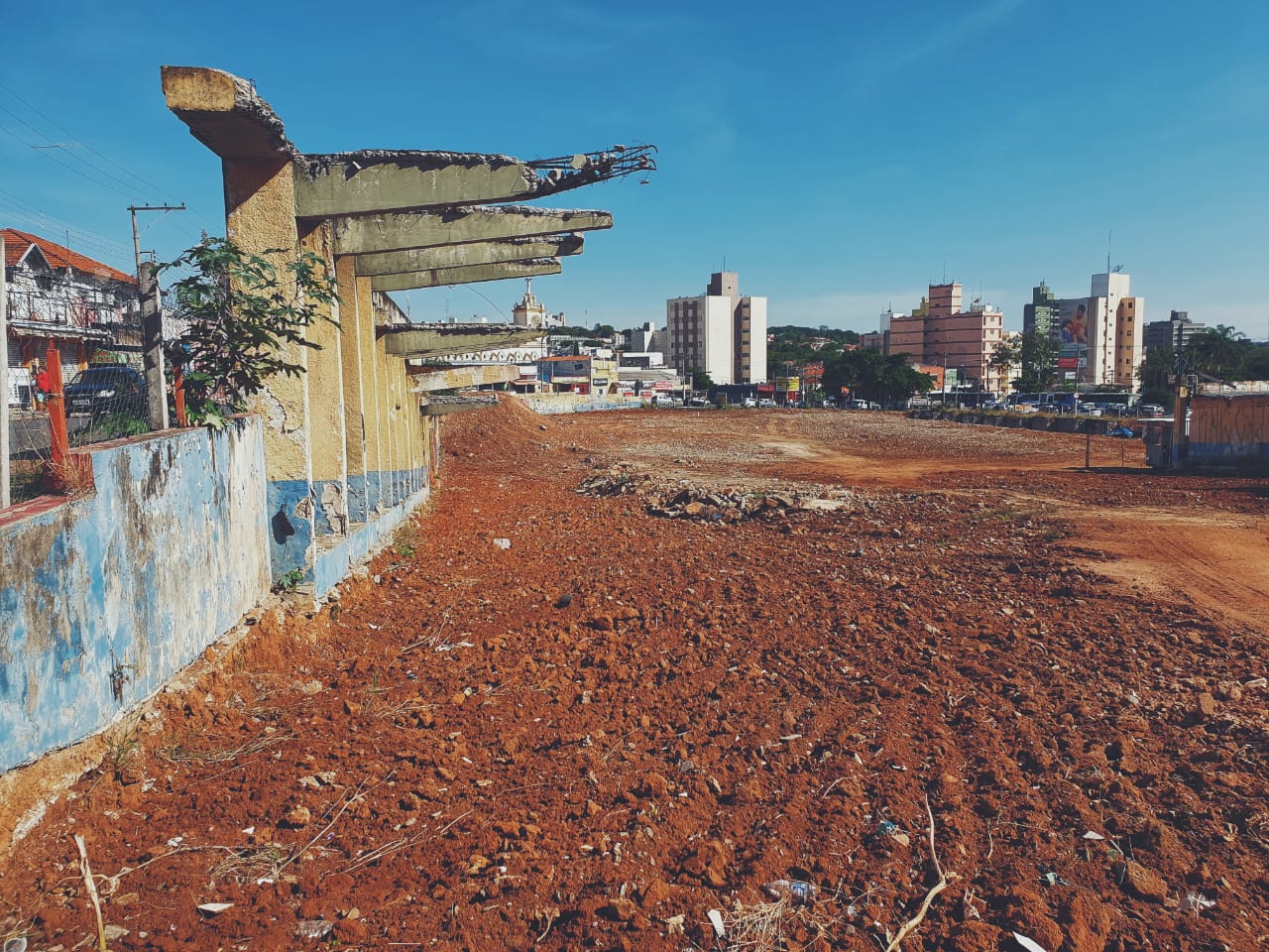 Antiga rodoviária recebe pedra fundamental de hospital