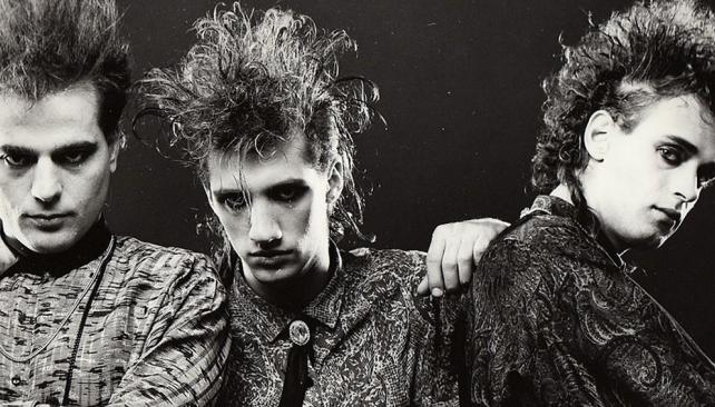 A canção  De Música Ligera do grupo argentino Soda Stereo e suas versões em português