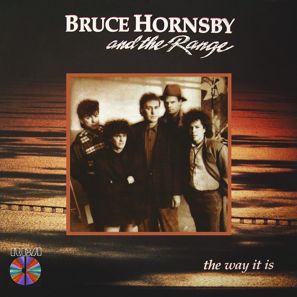 O cantor e compositor Bruce Hornsby com The Way It is