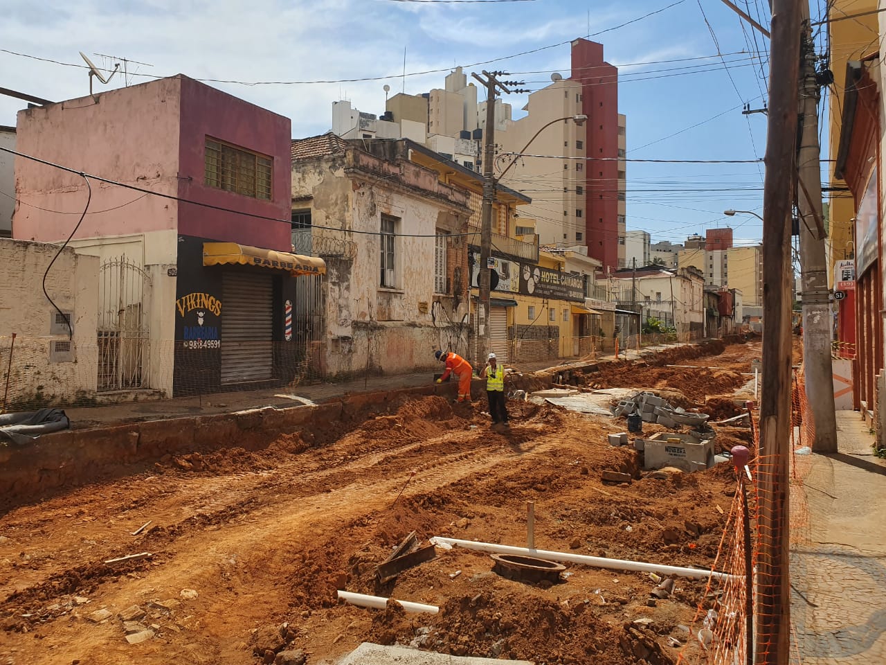 Obra do BRT provoca novo bloqueio no centro