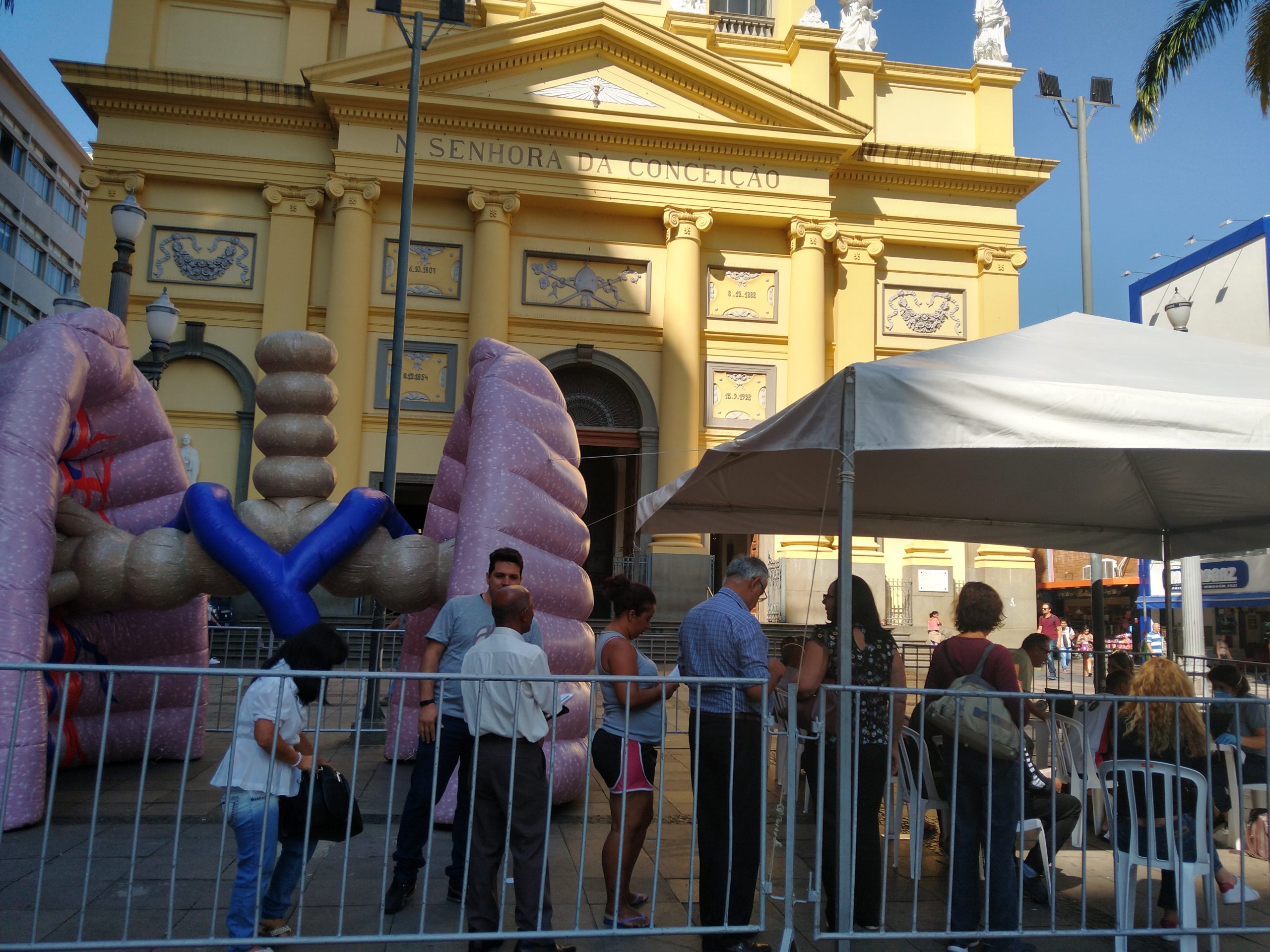 Pulmão gigante conscientiza sobre o câncer