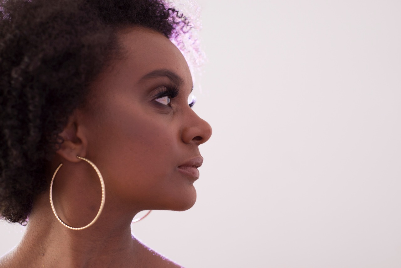 Valéria Custódio faz show “Púrpura” em Barão Geraldo