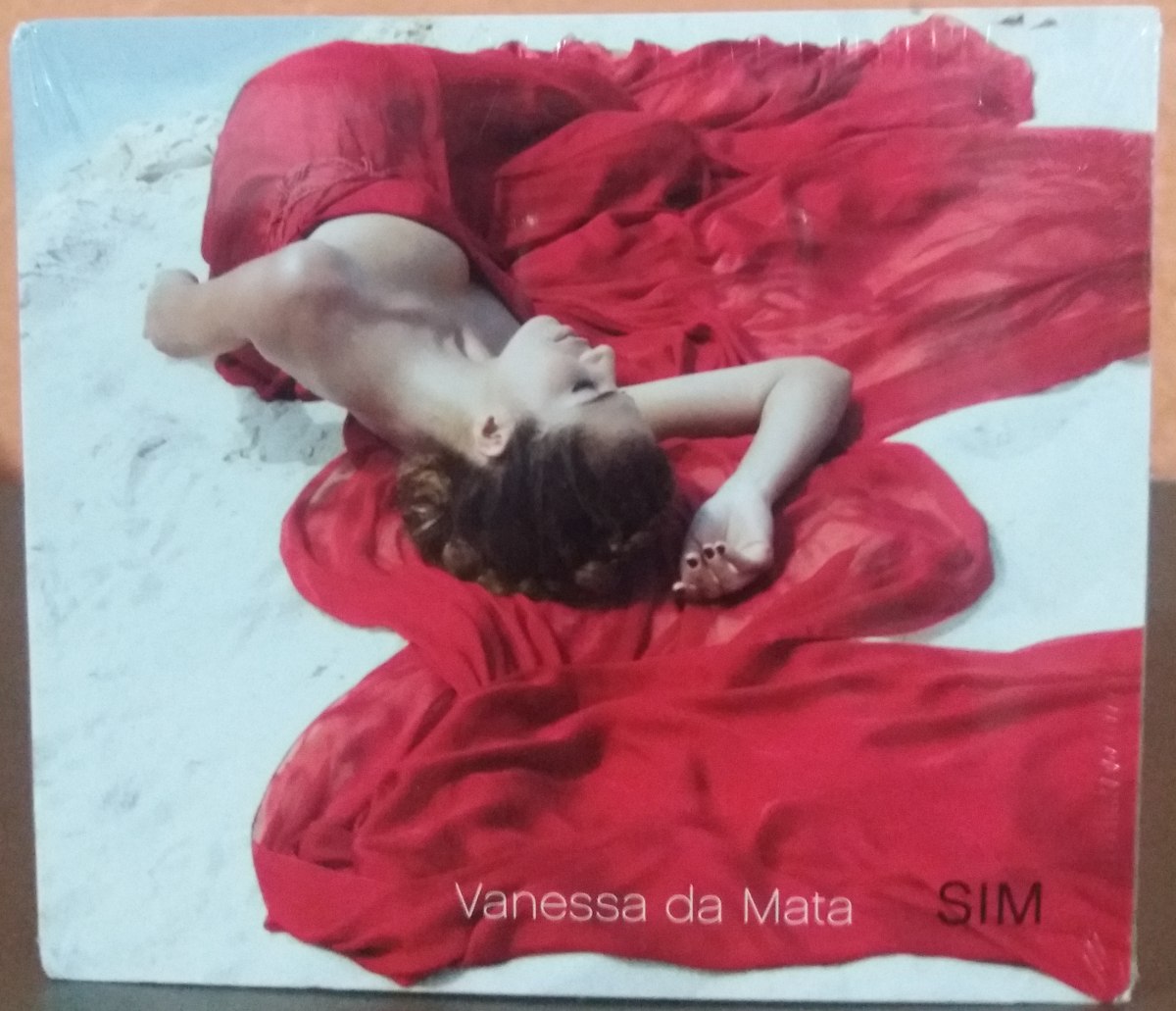 O cd SIM  que colocou Vanessa da Mata em contato com o grande público