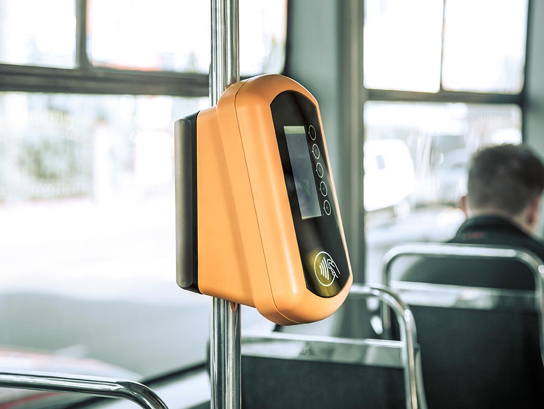 Você já pensou em pagar o bilhete do ônibus pelo seu relógio?