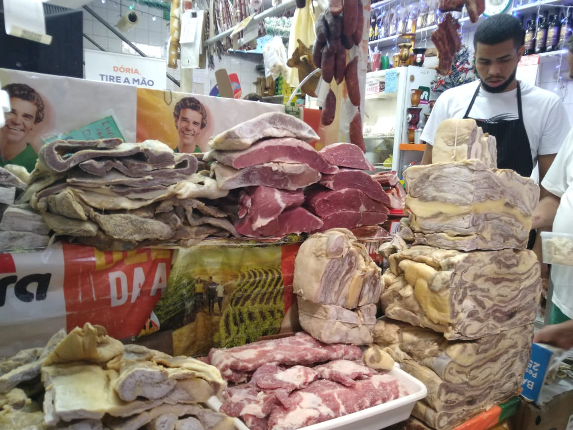 Consumidor pesquisa preço para fazer a ceia caber no bolso