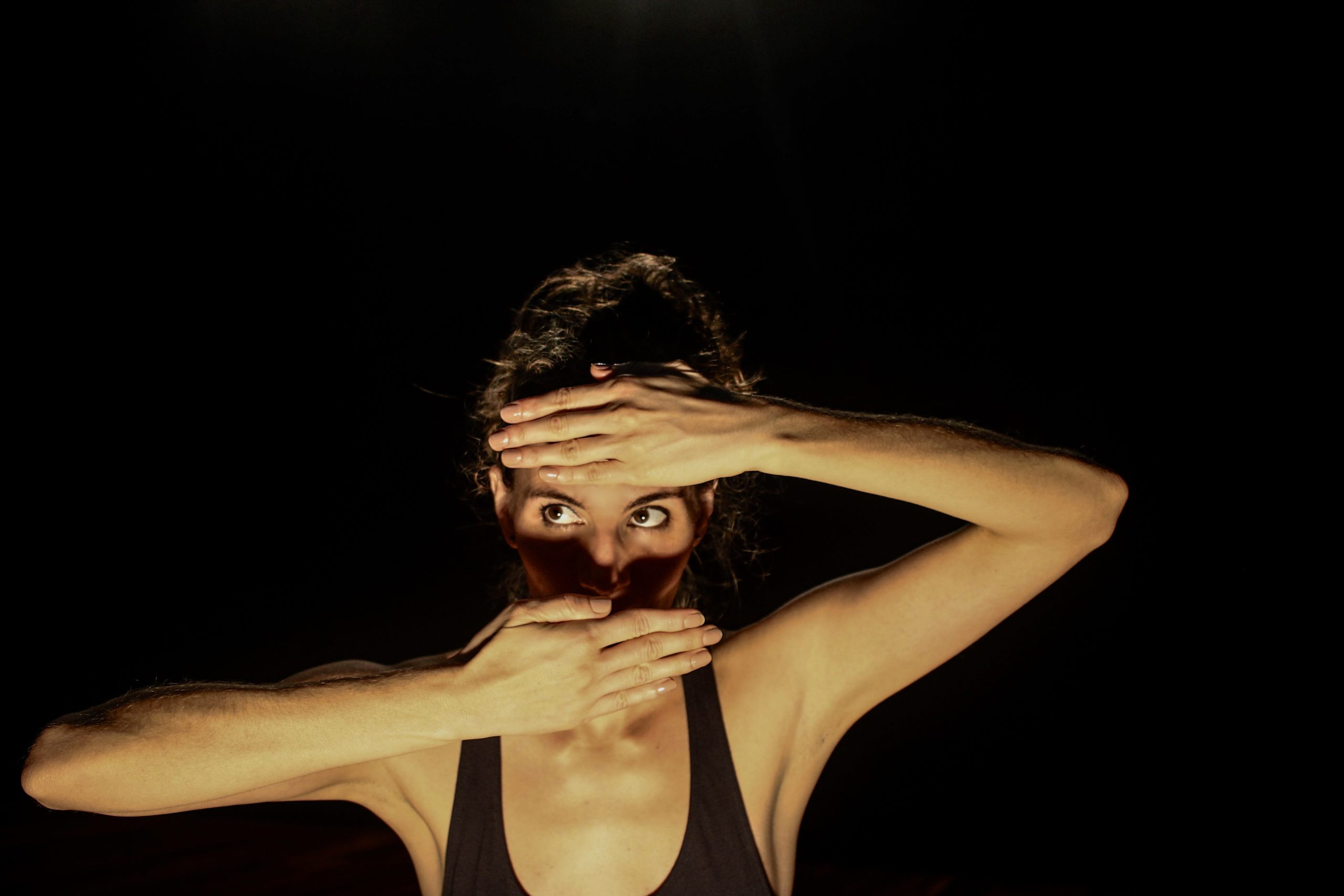 Andréia Nhur apresenta “Mulher Sem Fim” no Espaço Tugudum