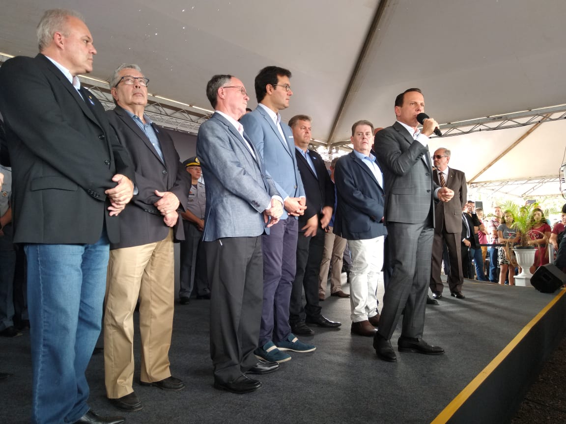 Senador Major Olímpio protesta em evento com Doria