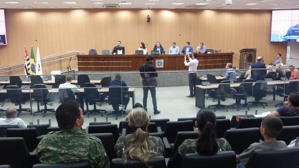 Câmara reúne apoiadores de escola cívico-militar