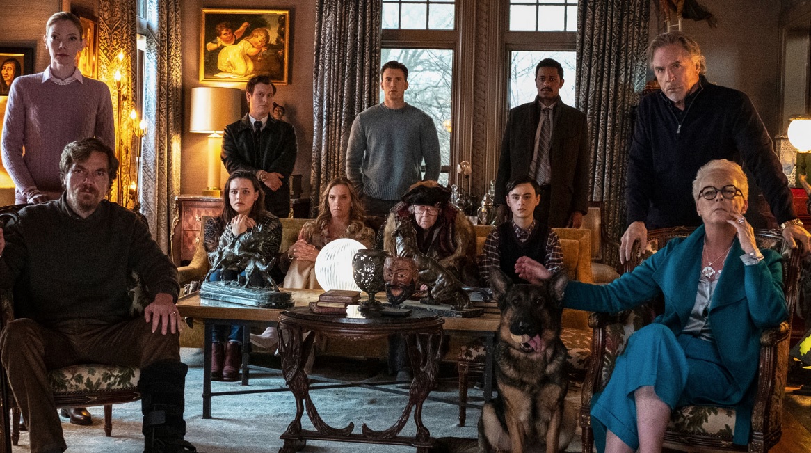 “Entre Facas e Segredos” tenta renovar tramas de mistério