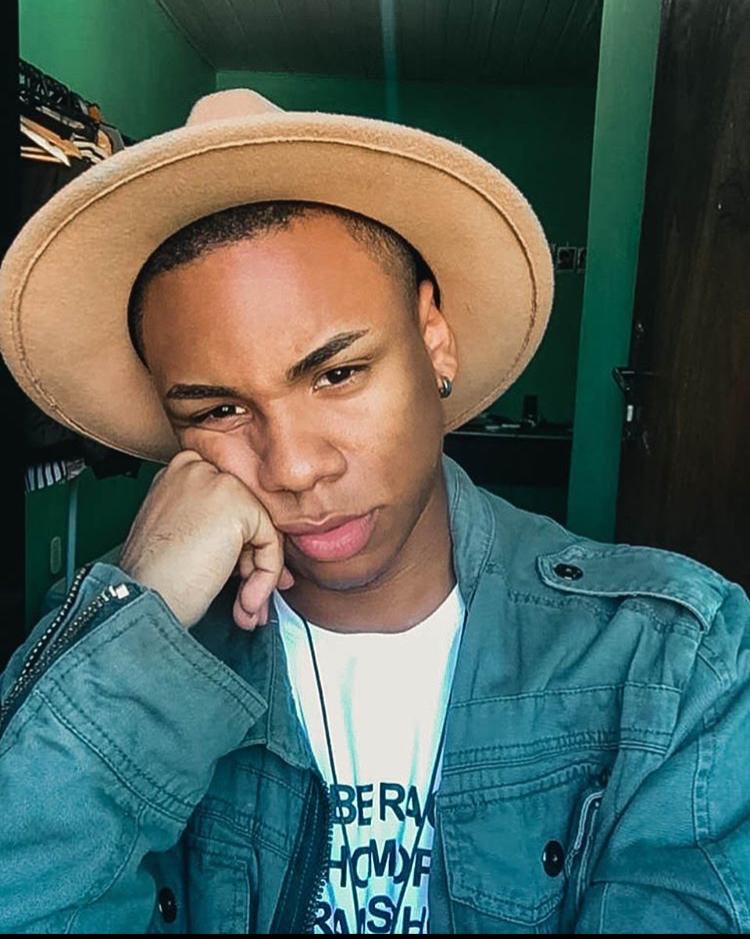 Jovem usa fotografia digital e Instagram como ferramenta de autoestima