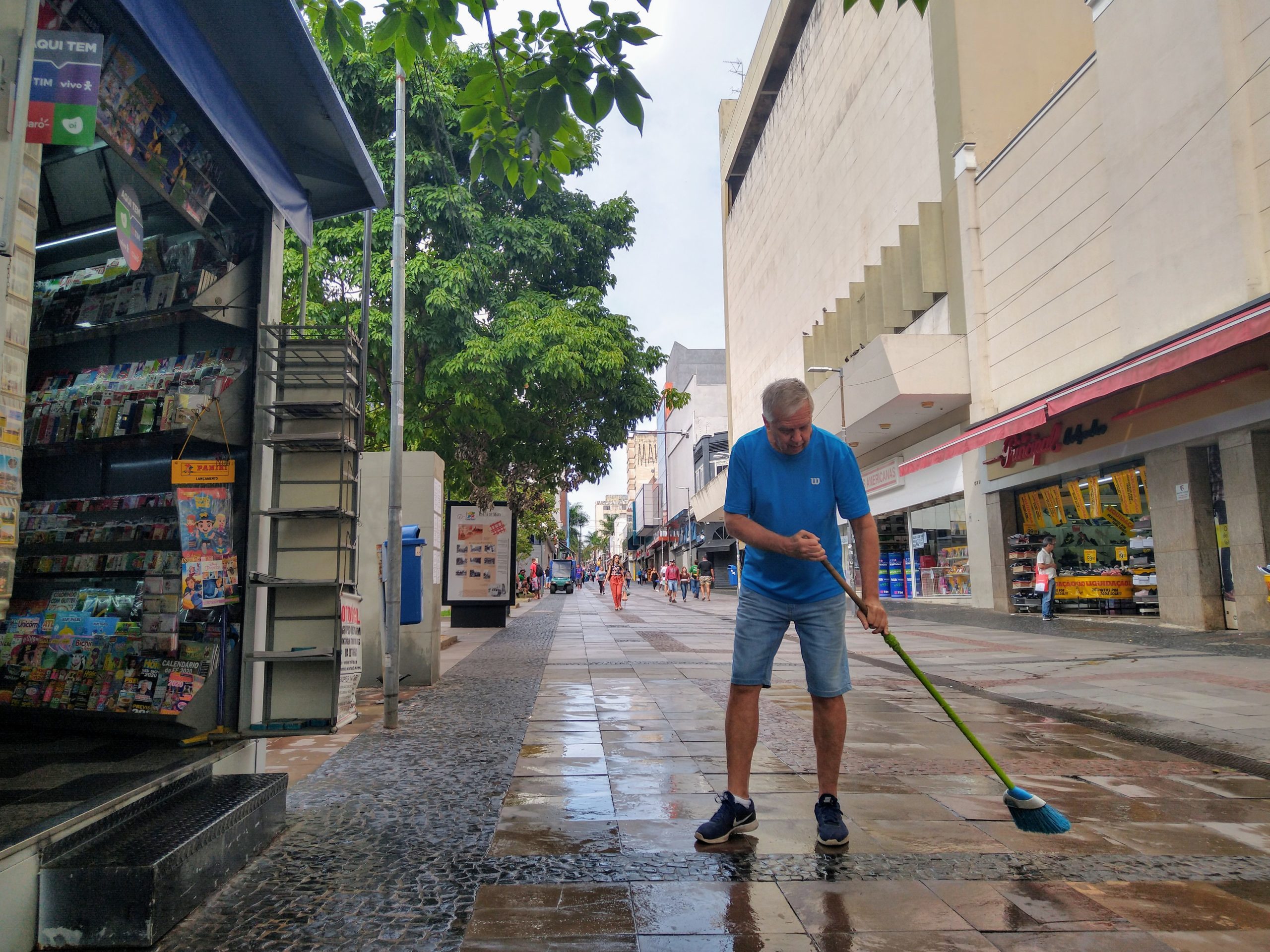 Problema para comerciantes continua na 13 de Maio