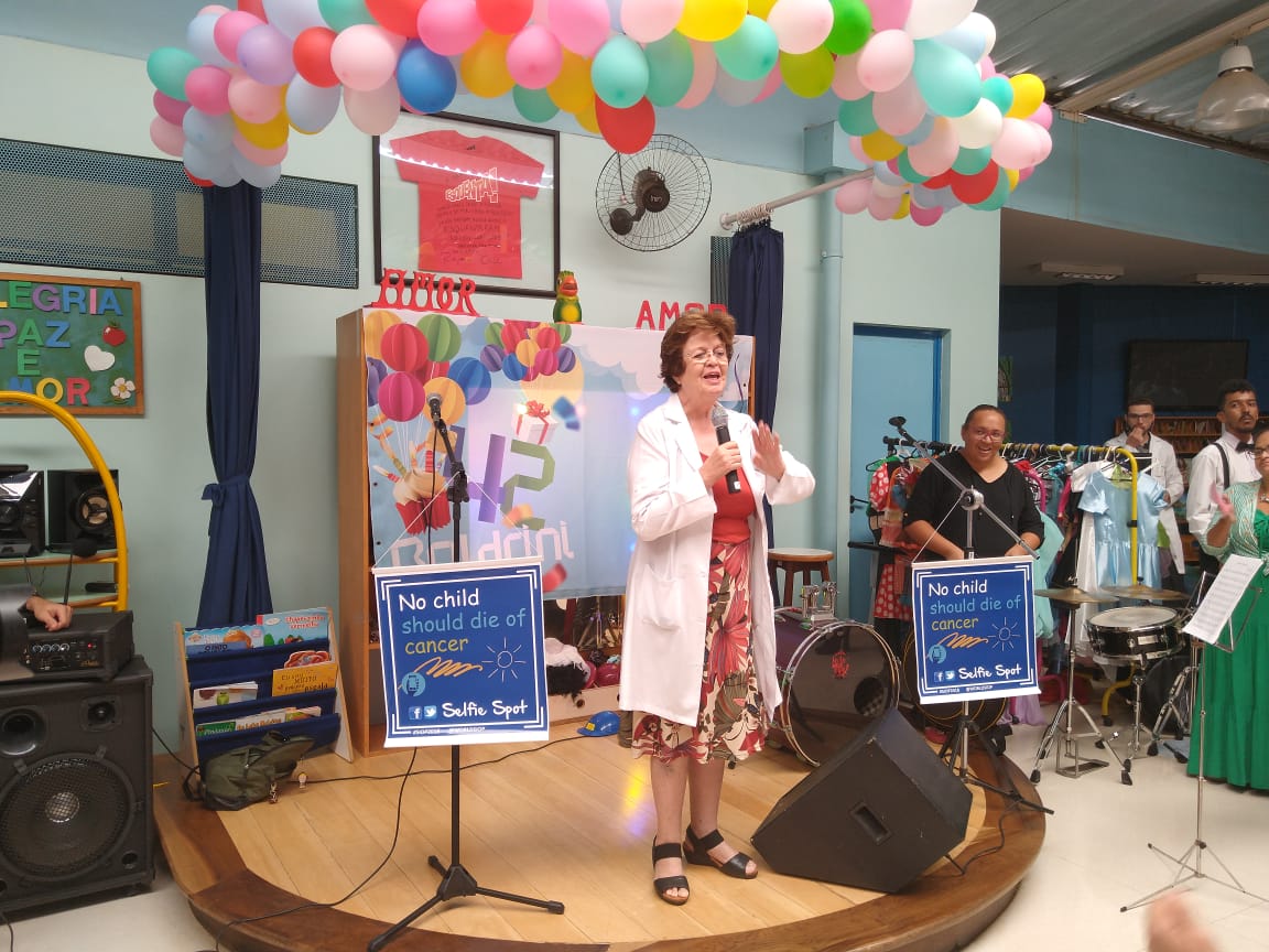 Boldrini faz 42 anos enfrentando crise sobre remédios