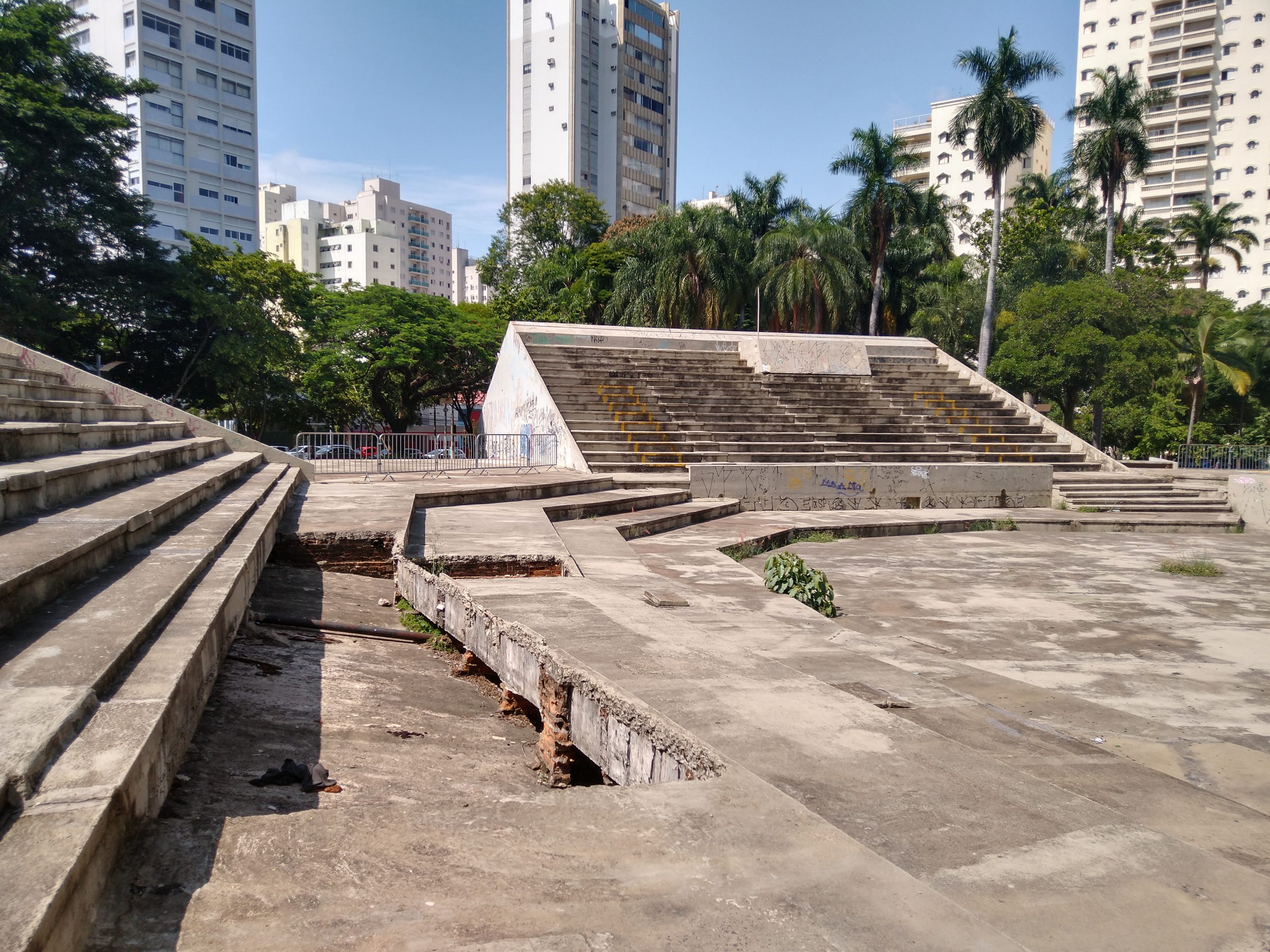 Centro de Convivência mantém estado de abandono