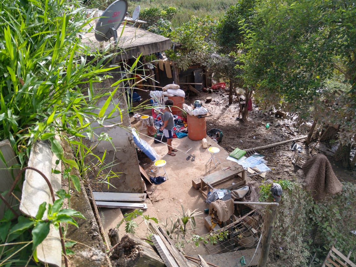 Famílias tentam retomar rotina após alagamento