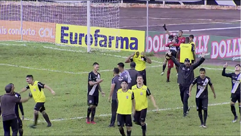 Caio defende três pênaltis e Ponte tira Santos da Copinha