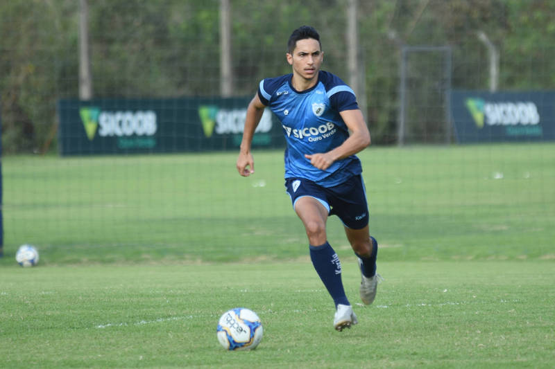 Guarani negocia contratação de lateral do Londrina