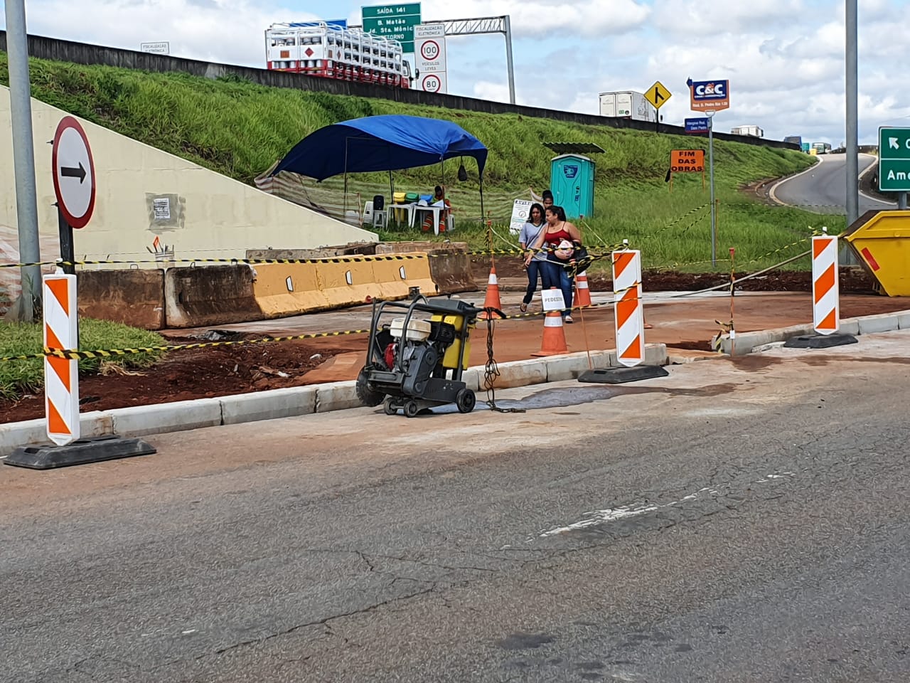 Bloqueio na Dom Pedro segue gerando transtornos