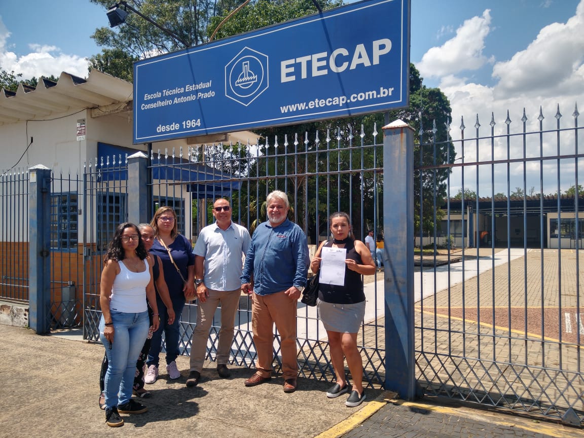 Liminar garante matrícula em Etecs, mas pais temem recurso