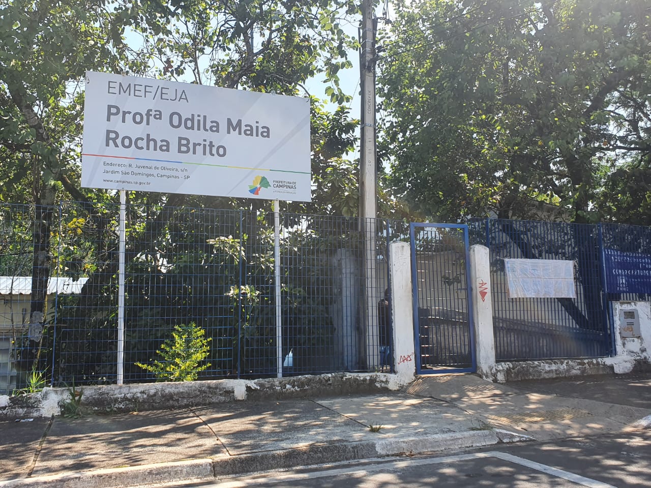 Santini diz que MEC desistiu de escola cívico-militar